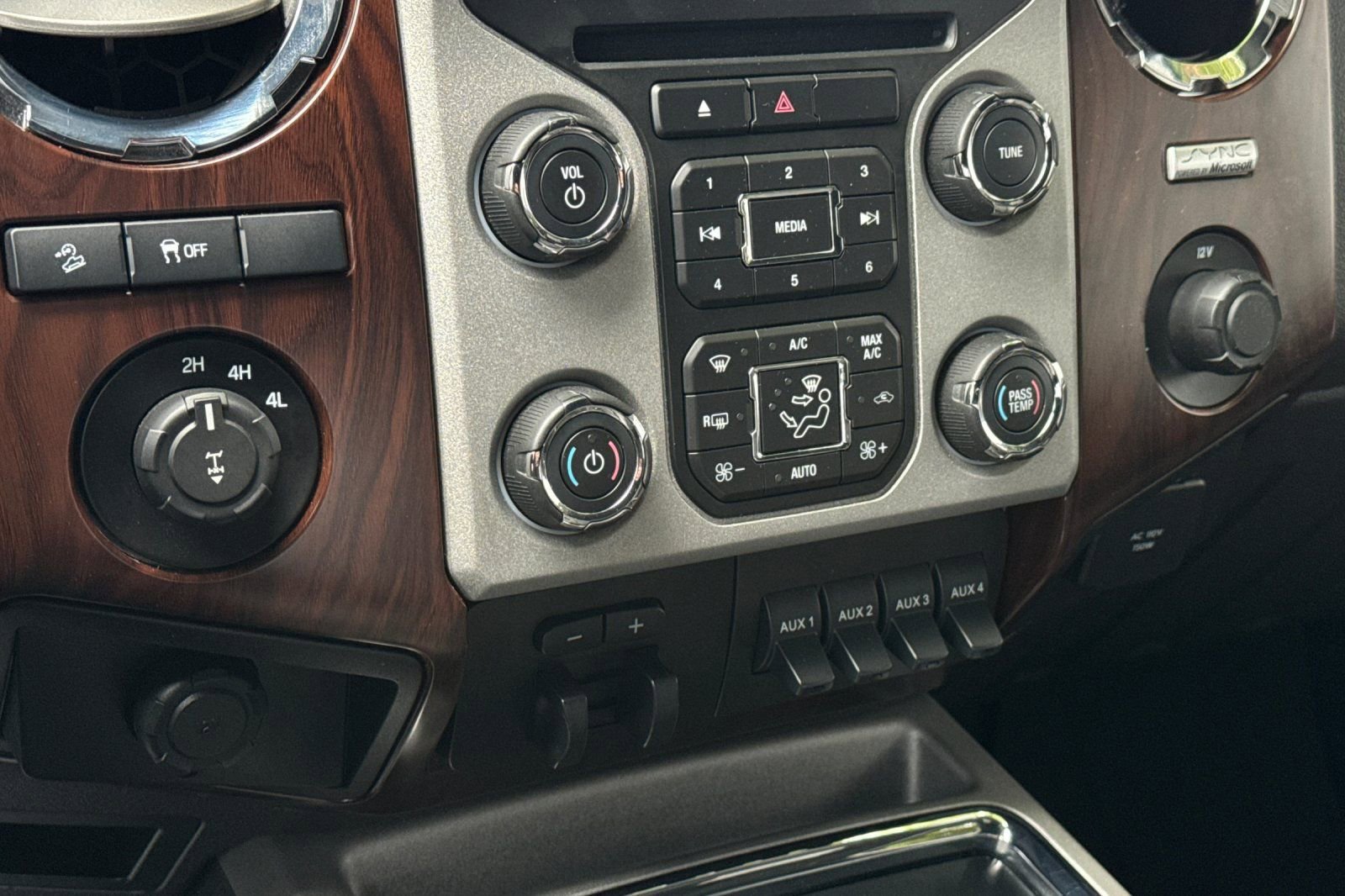 Used 2014 Ford F350 Lariat w/ Lariat Ultimate Package AWD/4WD image 22