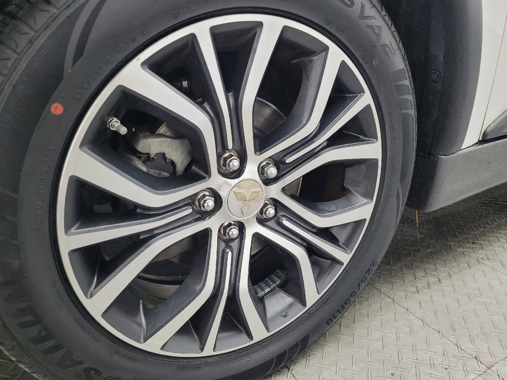 Used 2016 Mitsubishi Outlander SEL image 31