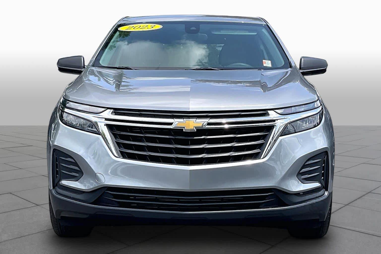 Used 2023 Chevrolet Equinox LS w/ LS Convenience Package FWD image 4