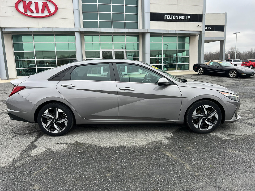 Used 2021 Hyundai Elantra Limited image 7