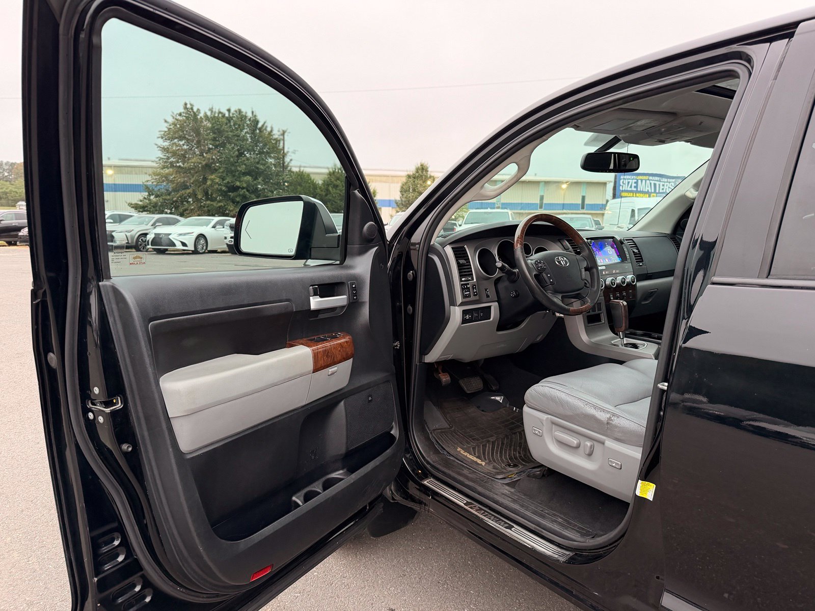Used 2012 Toyota Tundra Limited w/ Platinum Pkg AWD/4WD image 14