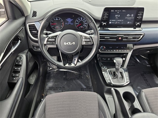 Used 2023 Kia Seltos S image 12