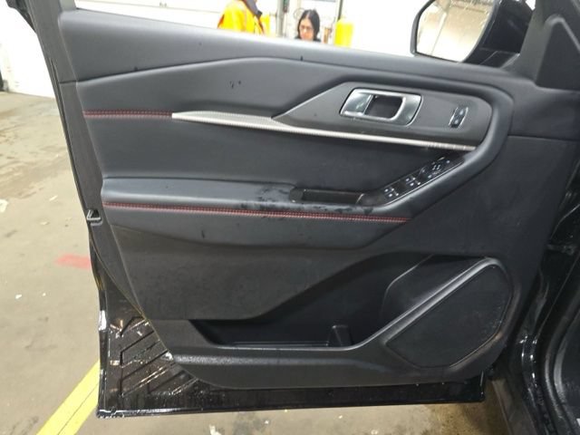 Used 2025 Ford Explorer ST-Line w/ ST-Line Street Pack AWD/4WD image 12
