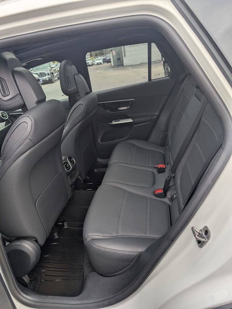 Used 2025 Mercedes-Benz GLC 300 4MATIC image 15