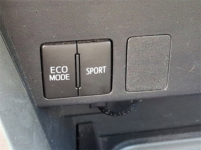 Used 2017 Toyota RAV4 LE image 17