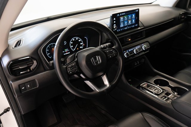 Used 2025 Honda Pilot EX-L image 3