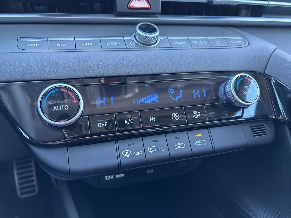 Certified 2025 Hyundai Elantra SEL image 29