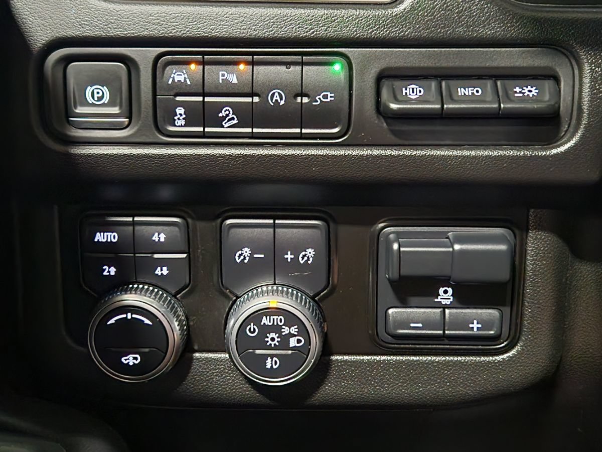 Used 2021 GMC Yukon XL AT4 w/ AT4 Premium Plus Package AWD/4WD image 41