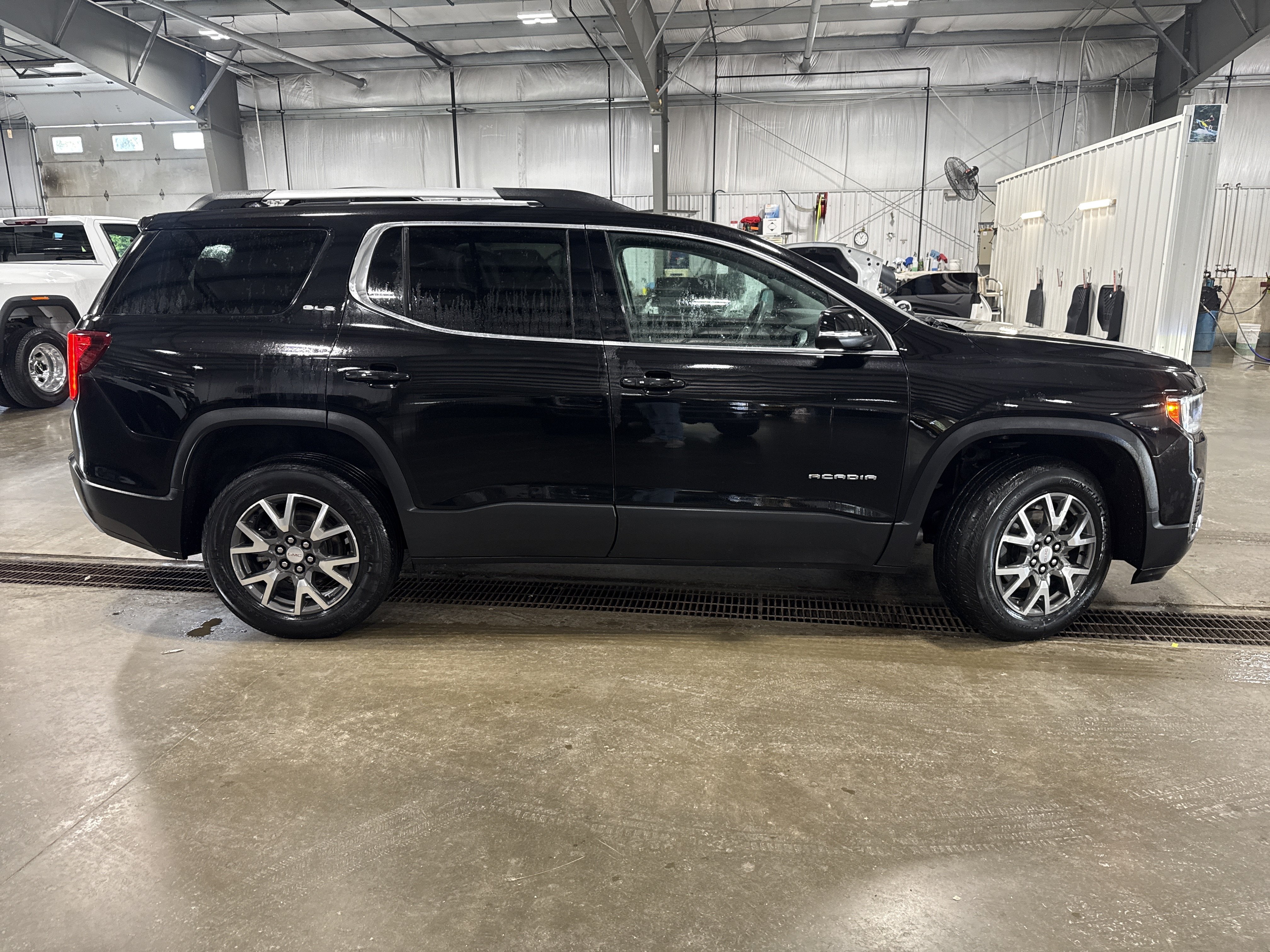 Used 2023 GMC Acadia SLE w/ Driver Convenience Package AWD/4WD image 2