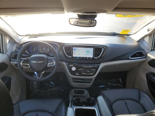 Used 2024 Chrysler Pacifica Touring-L image 24