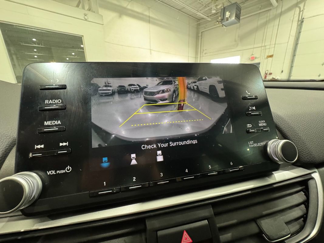 Used 2018 Honda Accord LX image 18