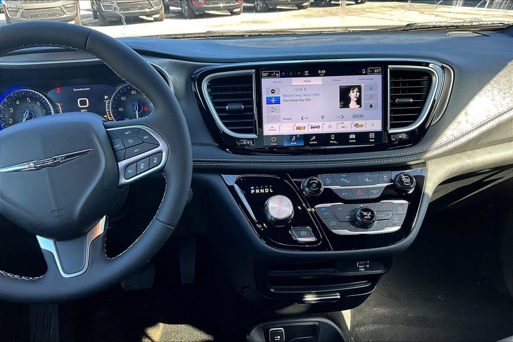 New 2026 Chrysler Pacifica Select image 6