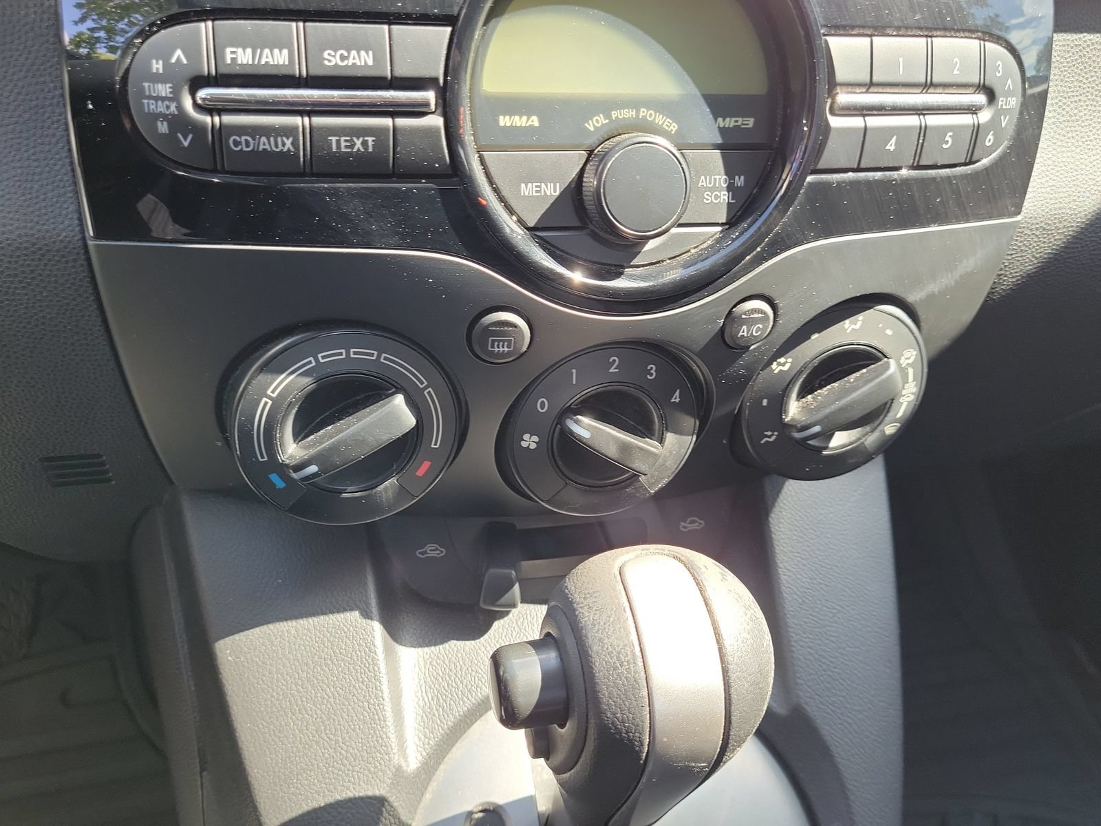 Used 2012 MAZDA MAZDA2 Touring FWD image 26