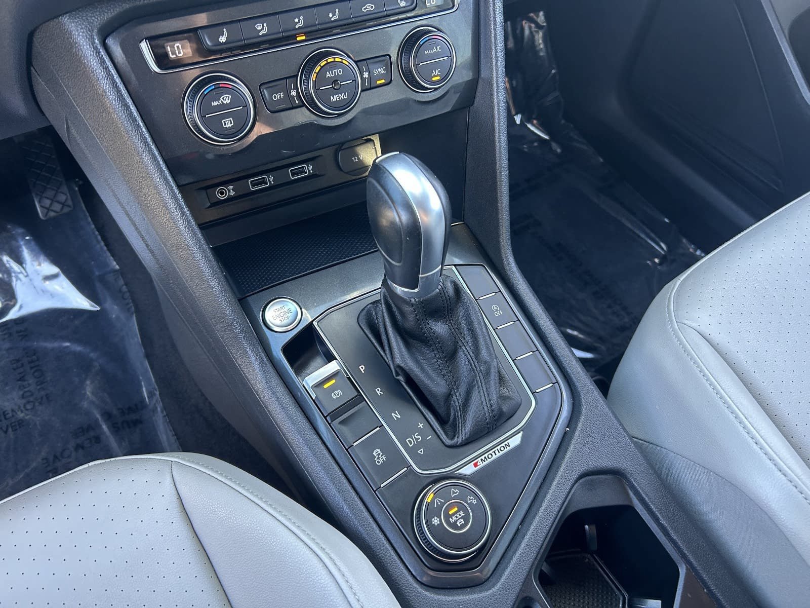 Used 2018 Volkswagen Tiguan SE AWD/4WD image 29