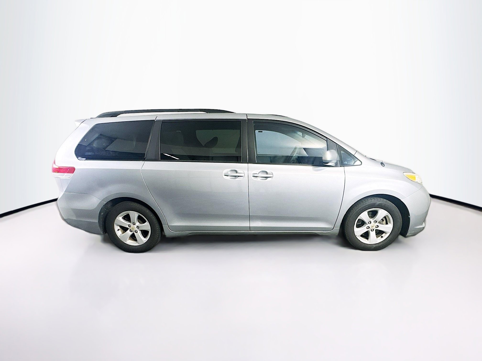 Used 2011 Toyota Sienna LE FWD image 10