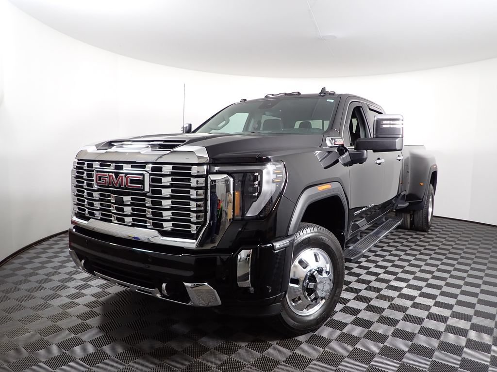 Used 2024 GMC Sierra 3500 Denali w/ Denali Reserve Package AWD/4WD image 2