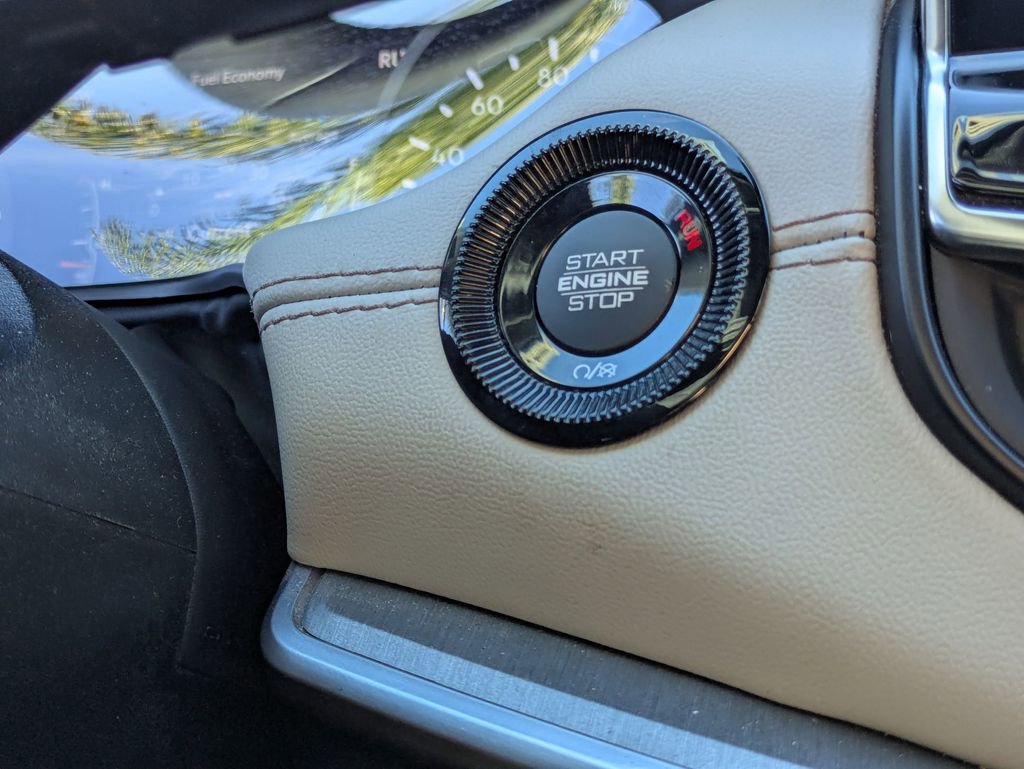 Used 2025 Jeep Compass Limited image 24