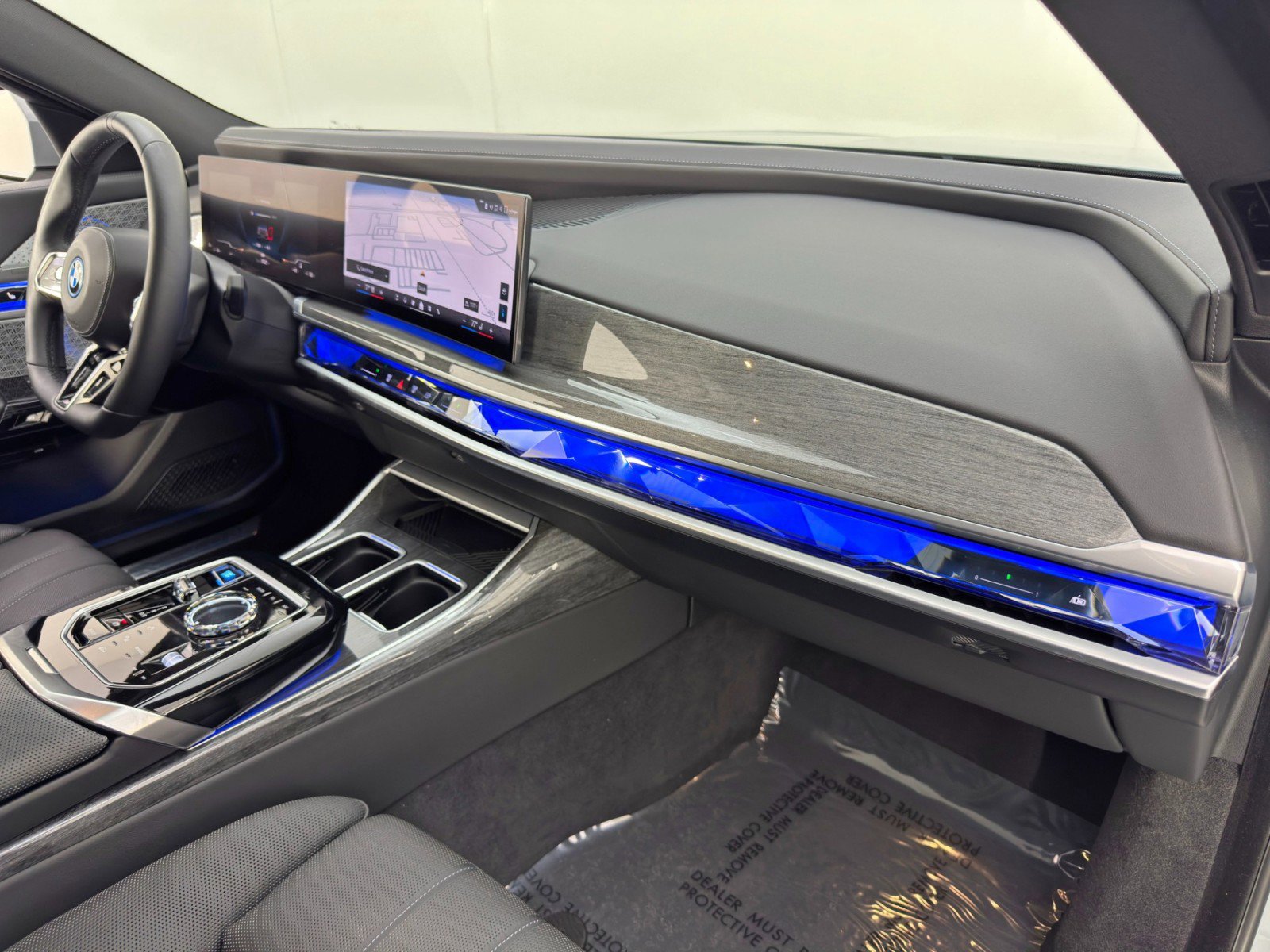 Used 2023 BMW i7 xDrive60 w/ Executive Package 2 AWD/4WD image 16