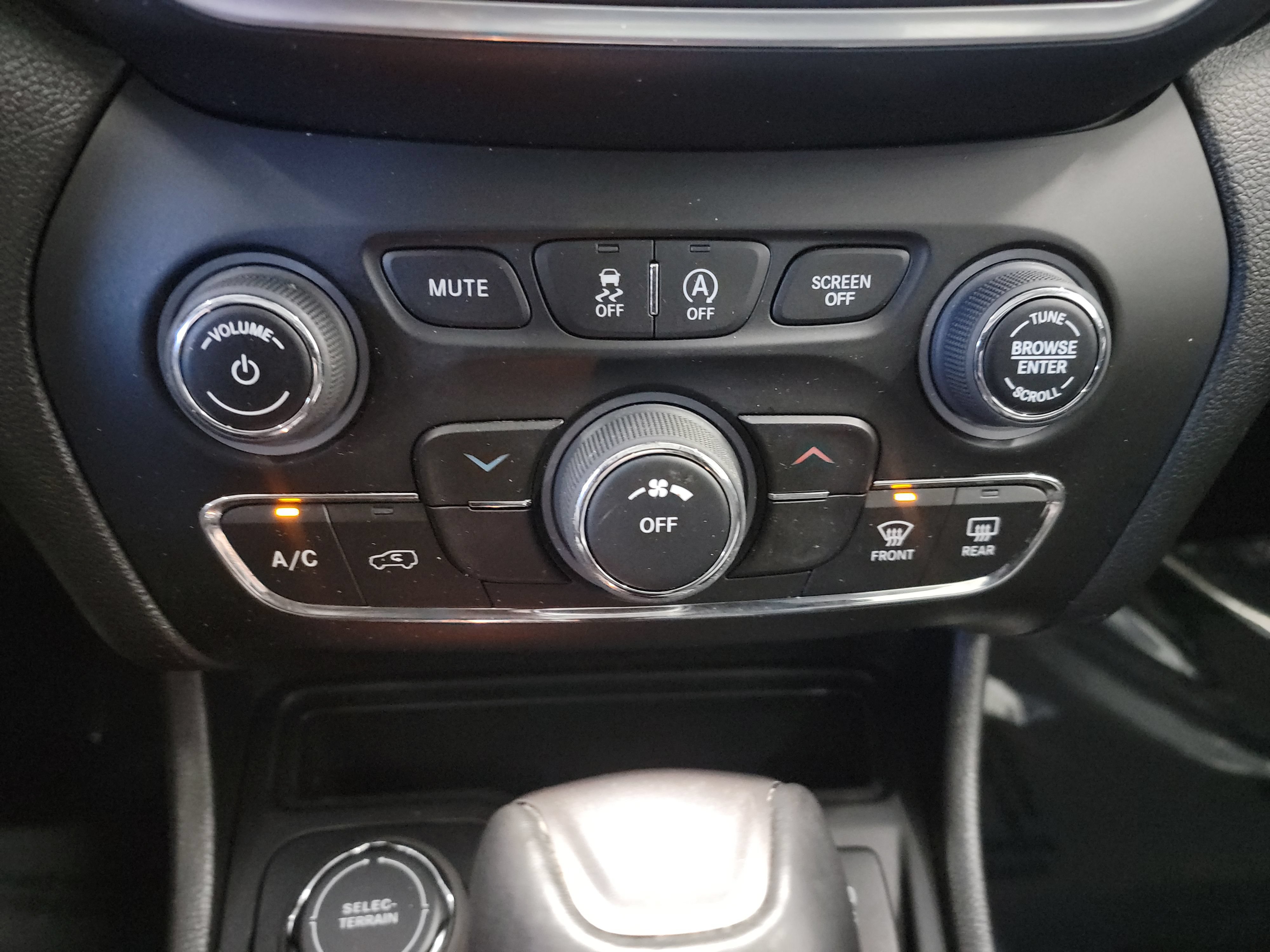 Used 2022 Jeep Cherokee Latitude w/ Sun & Sound Group AWD/4WD image 21