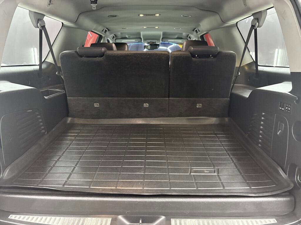 Used 2018 Chevrolet Suburban Premier image 28