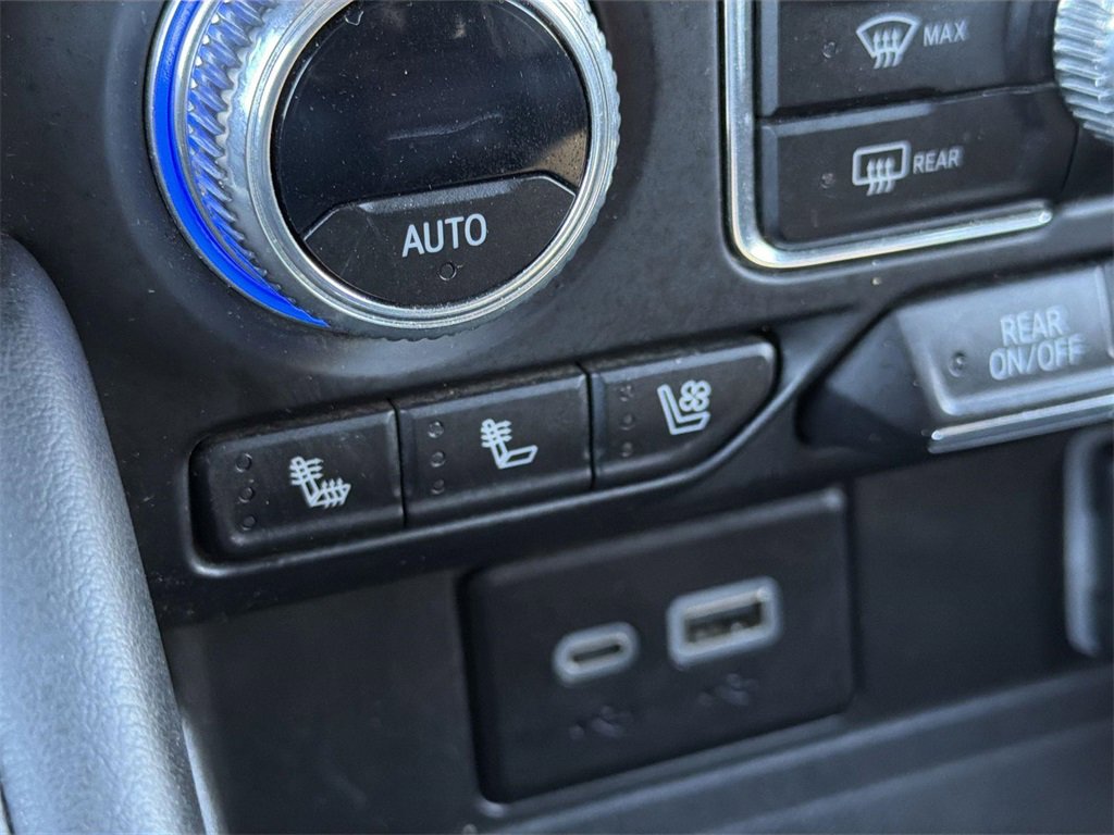 Used 2023 GMC Yukon SLT image 18