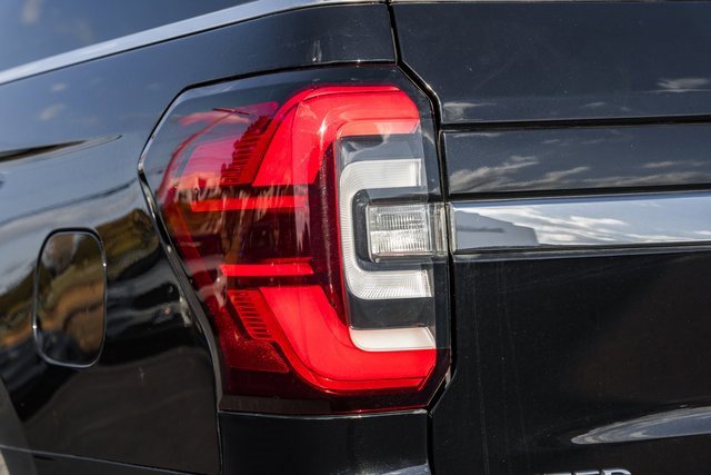 Used 2023 Ford Expedition Max Limited image 8