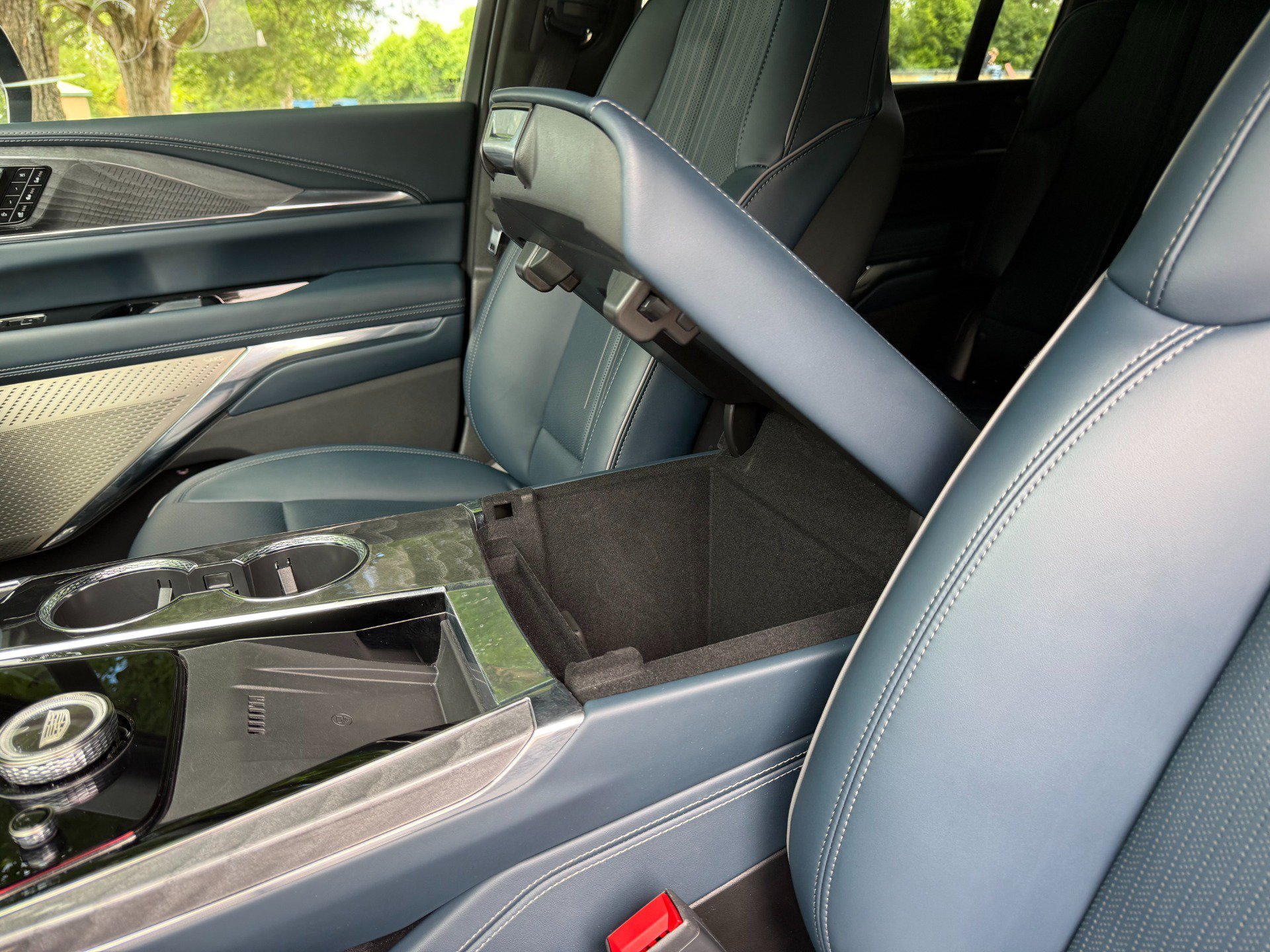Used 2025 Cadillac Escalade IQ Luxury 2 w/ LPO, Premium Carpet Package AWD/4WD image 12