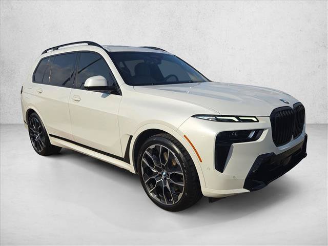 Used 2025 BMW X7 xDrive40i w/ M Sport Package AWD/4WD image 3