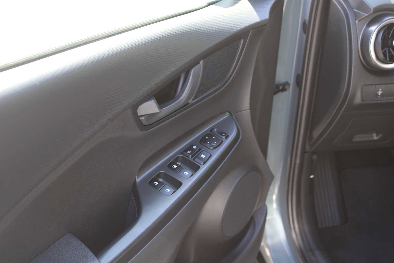 Used 2022 Hyundai Kona SEL image 18