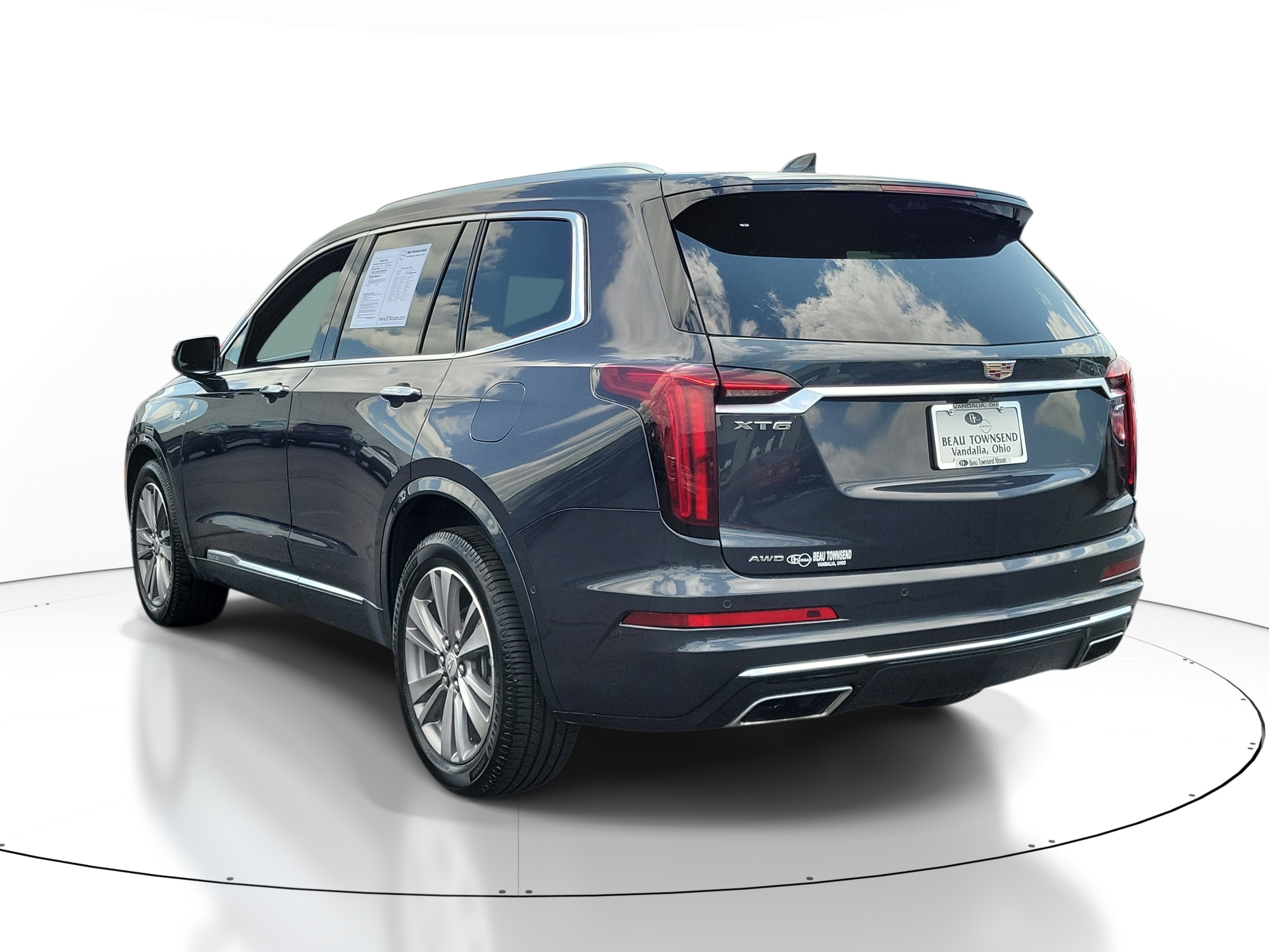 Used 2022 Cadillac XT6 Premium Luxury w/ Technology Package AWD/4WD image 3