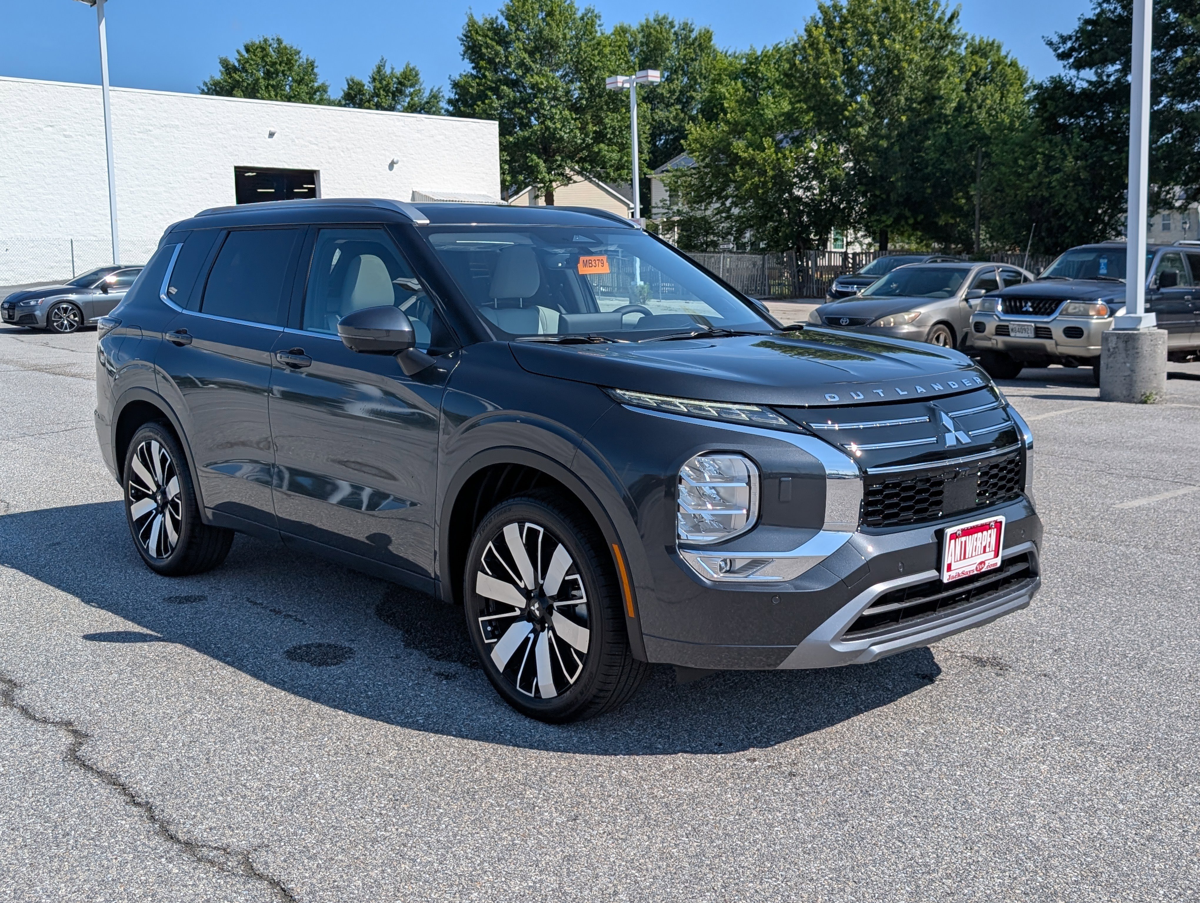 New 2025 Mitsubishi Outlander SEL image 3