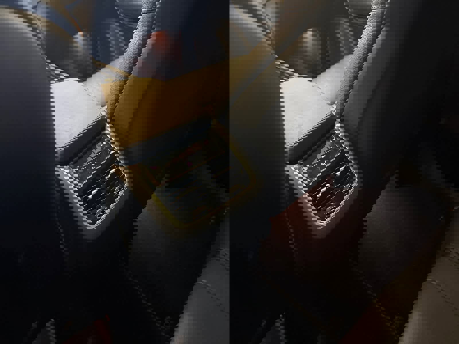 Used 2025 Volvo XC90 B6 Plus image 26