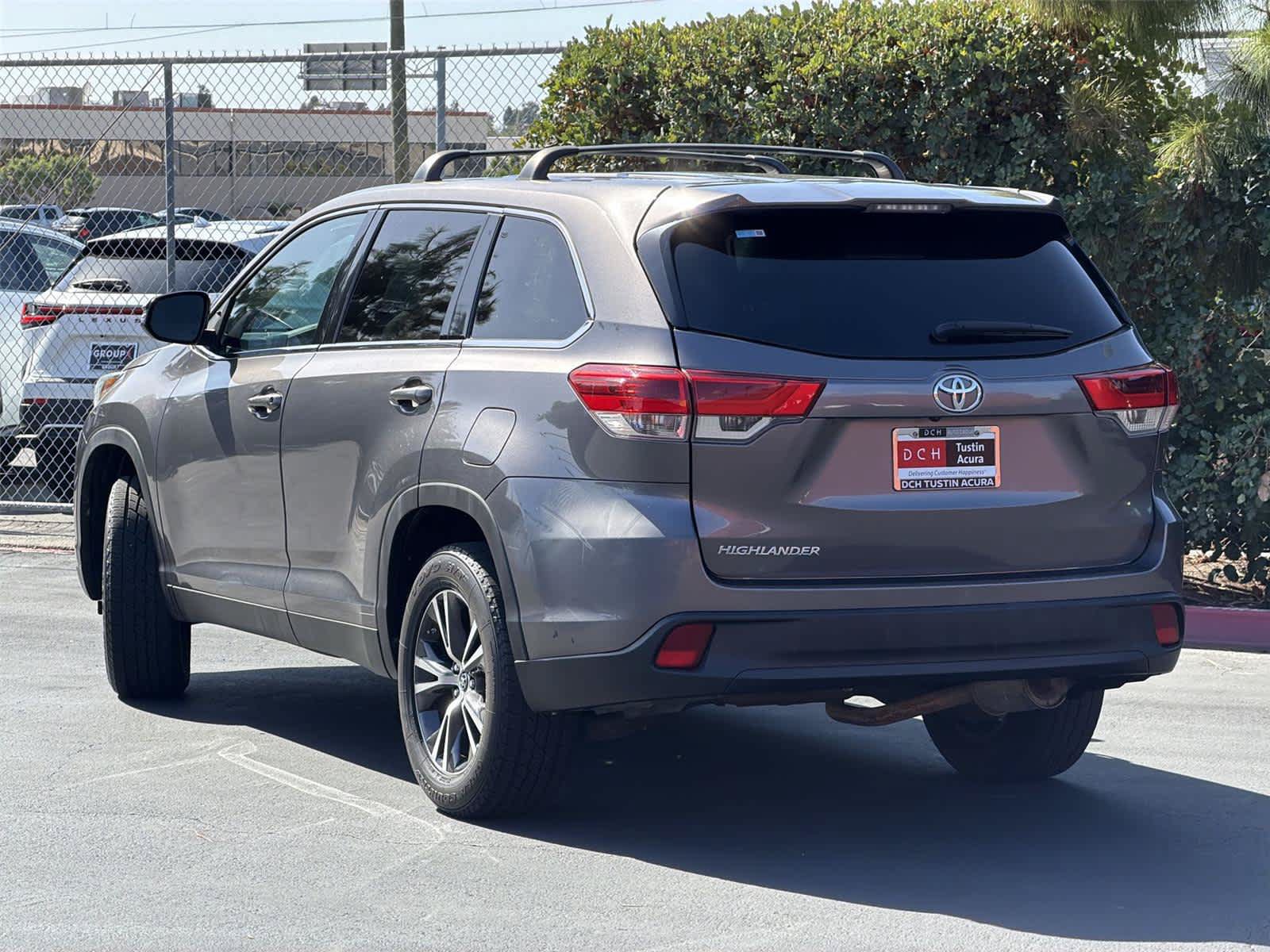 Used 2019 Toyota Highlander LE FWD image 5