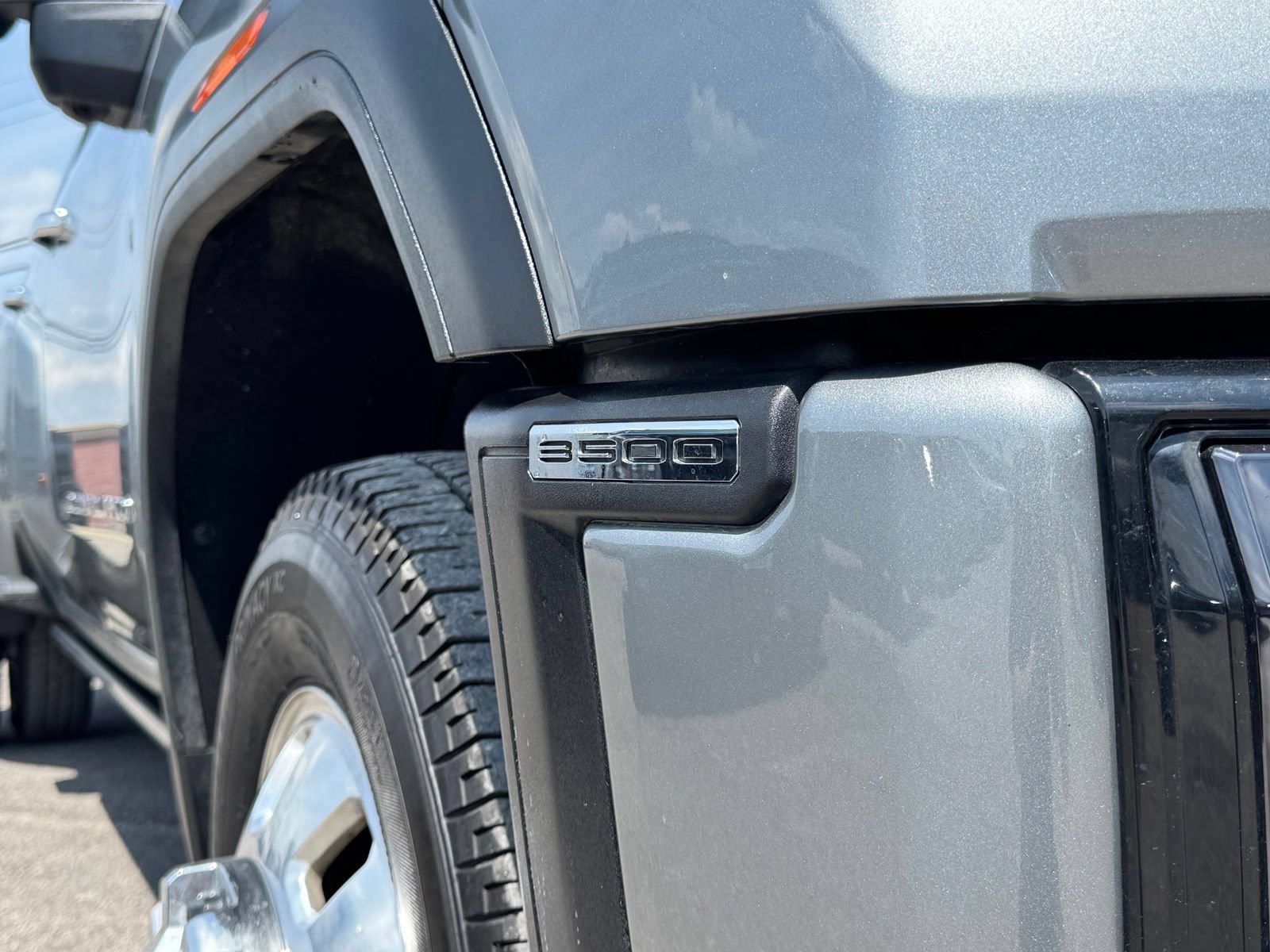 Used 2024 GMC Sierra 3500 Denali Ultimate AWD/4WD image 3