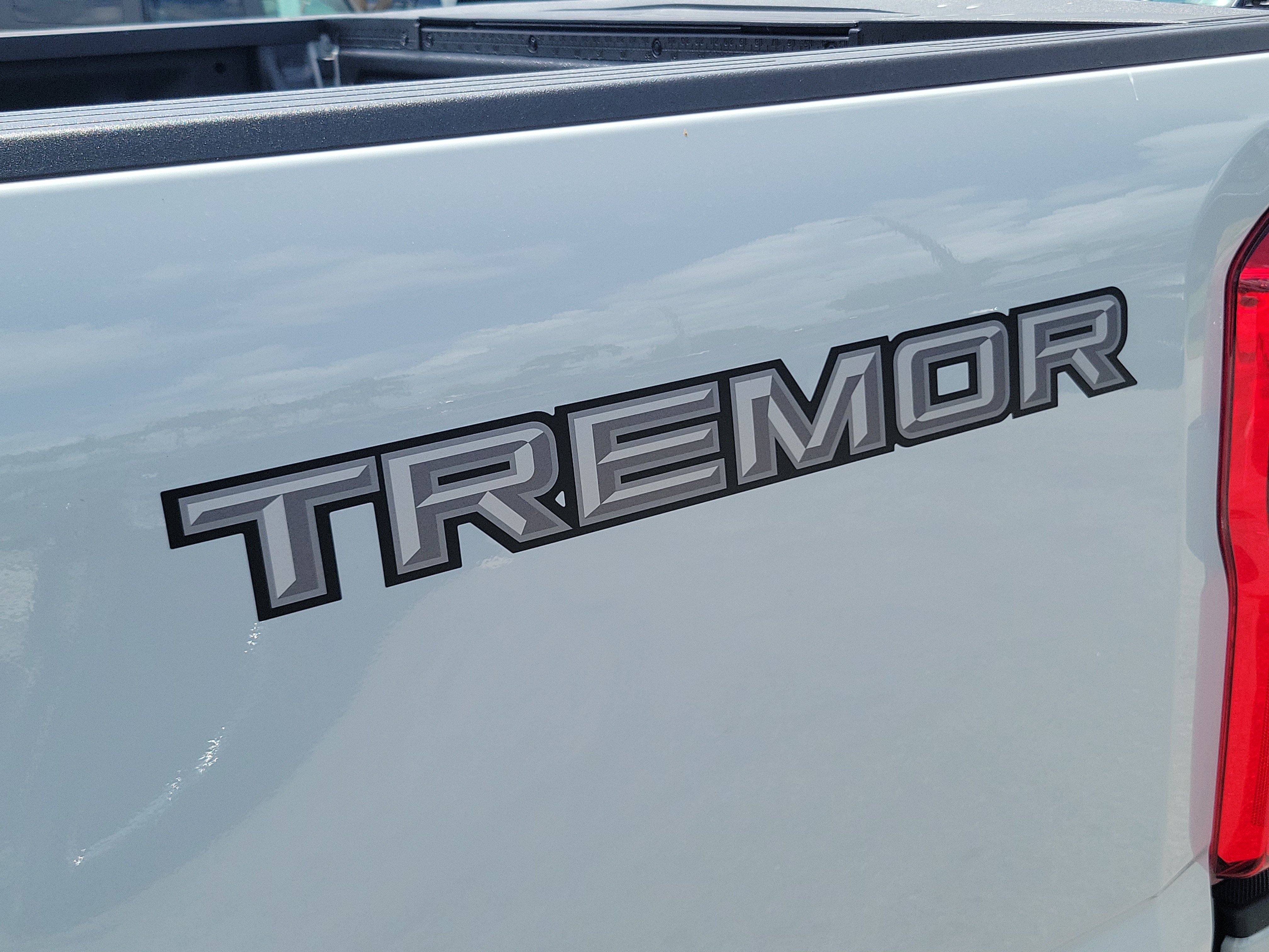 New 2026 Ford F350 Platinum w/ Tremor Off-Road Package AWD/4WD image 8