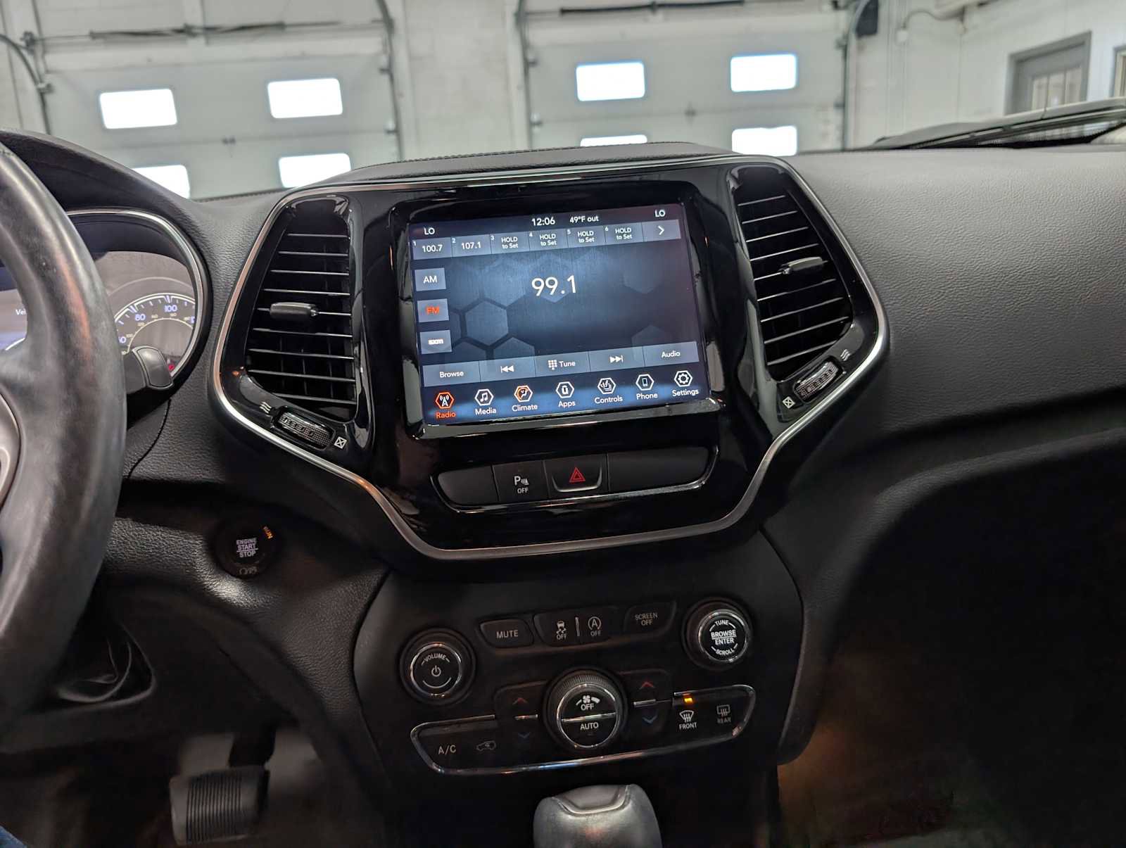 Used 2020 Jeep Cherokee Limited image 33