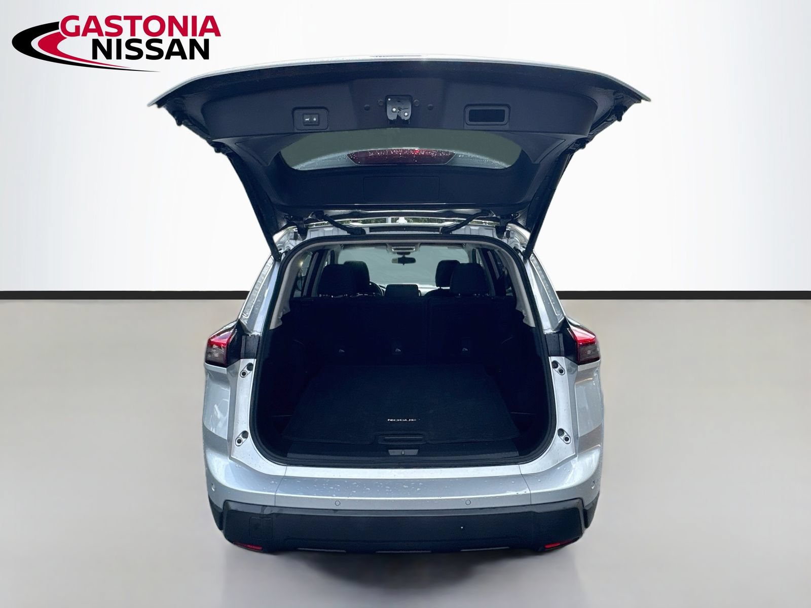 Used 2025 Nissan Rogue SV FWD image 34