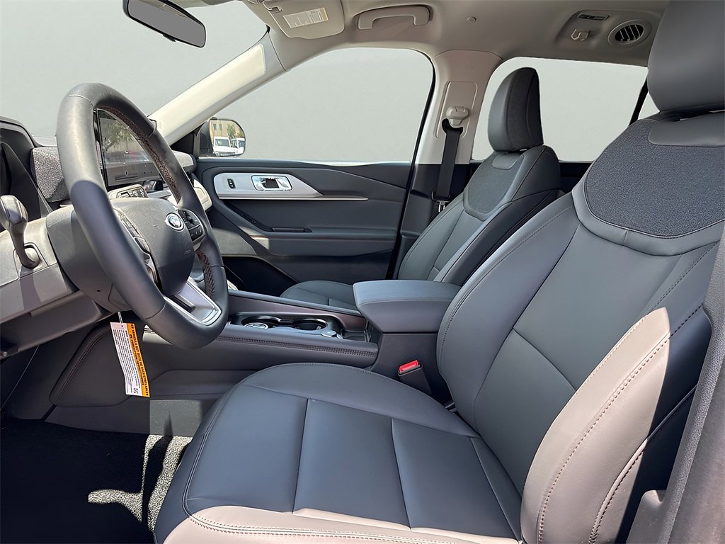New 2025 Ford Explorer Active w/ Active Comfort Package image 16