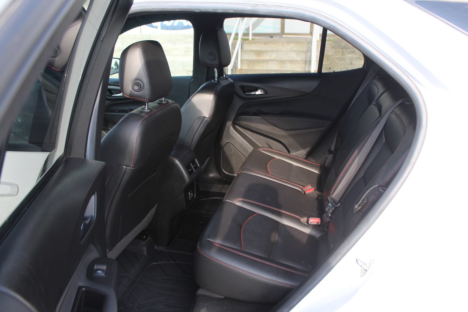 Used 2022 Chevrolet Equinox RS w/ RS Leather Package FWD image 18