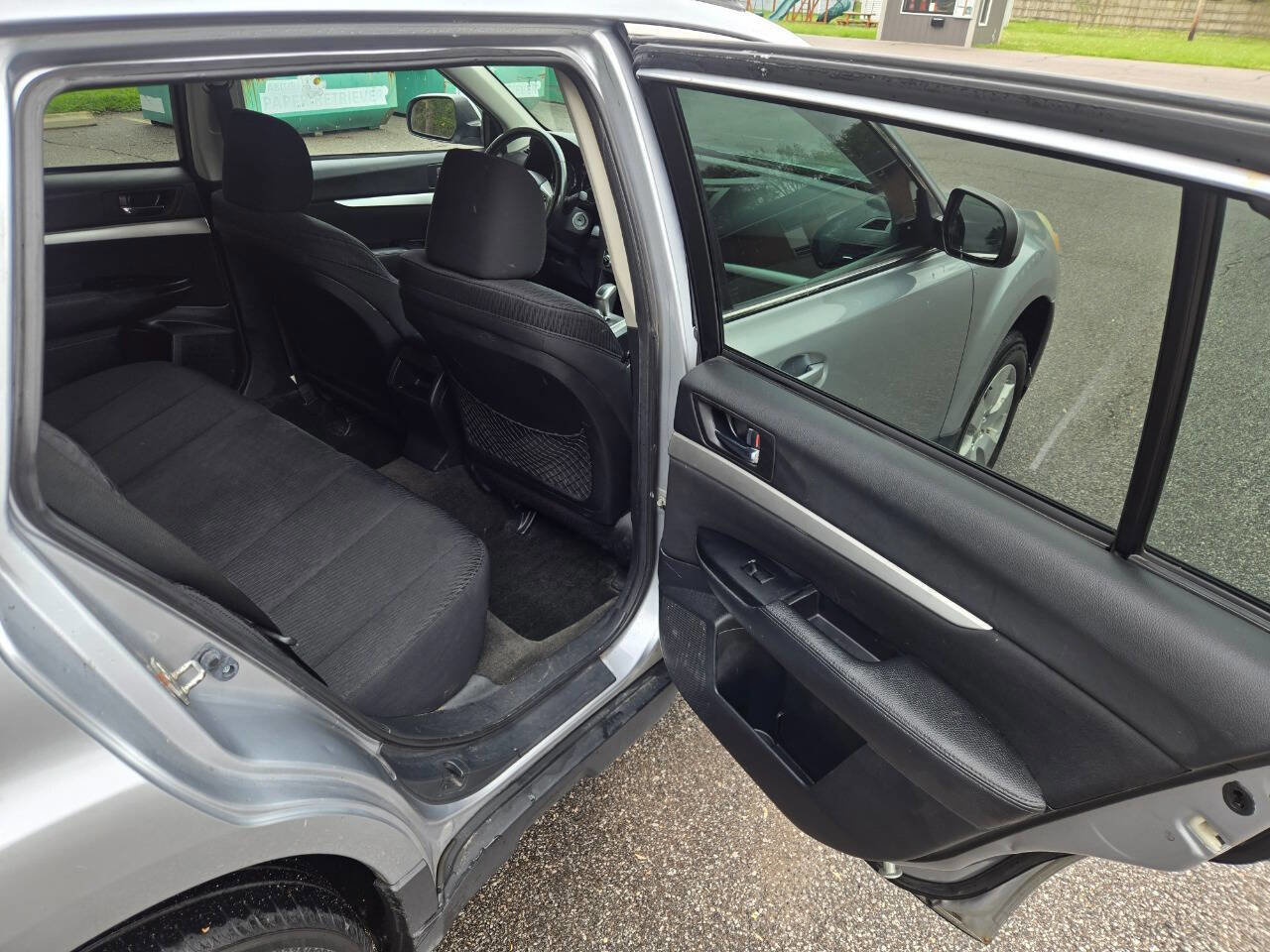 Used 2012 Subaru Outback 2.5i Premium w/ All-Weather Pkg AWD/4WD image 28