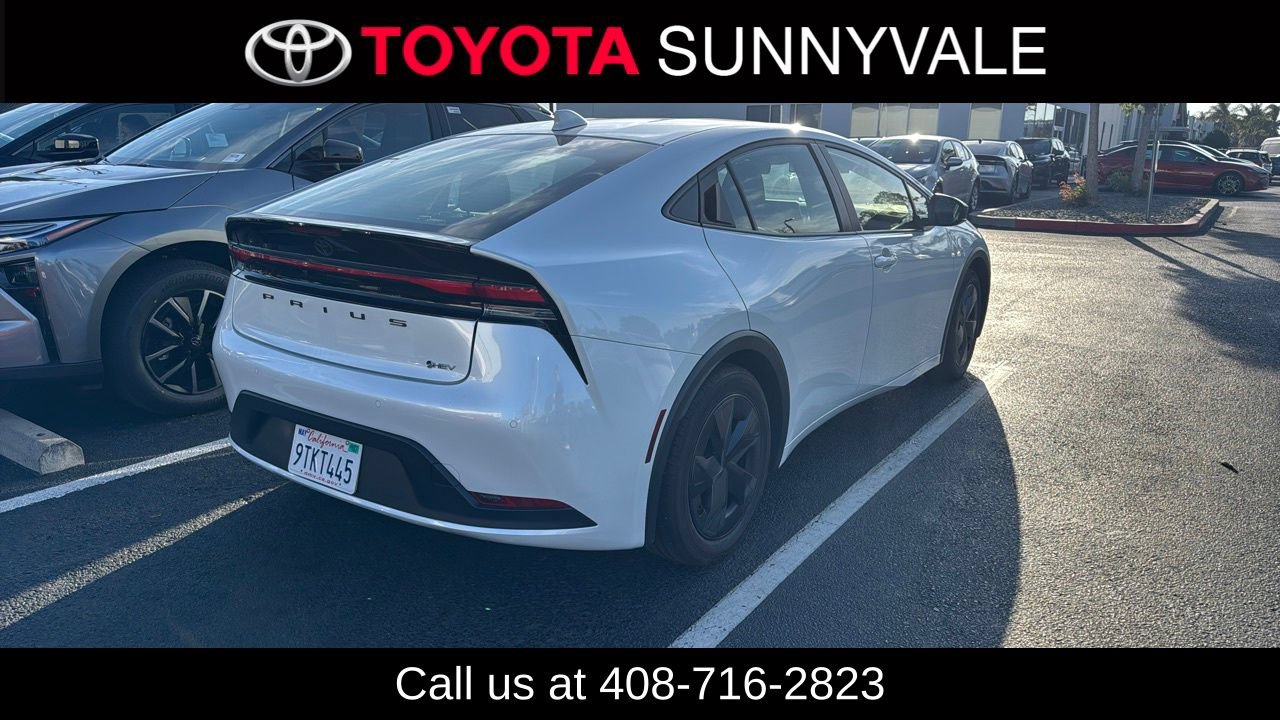 Used 2025 Toyota Prius LE FWD image 2