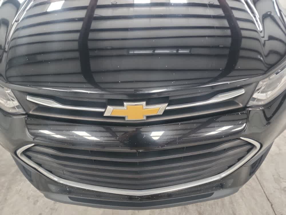 Used 2020 Chevrolet Trax LS w/ Tint and Cruise Package FWD image 9