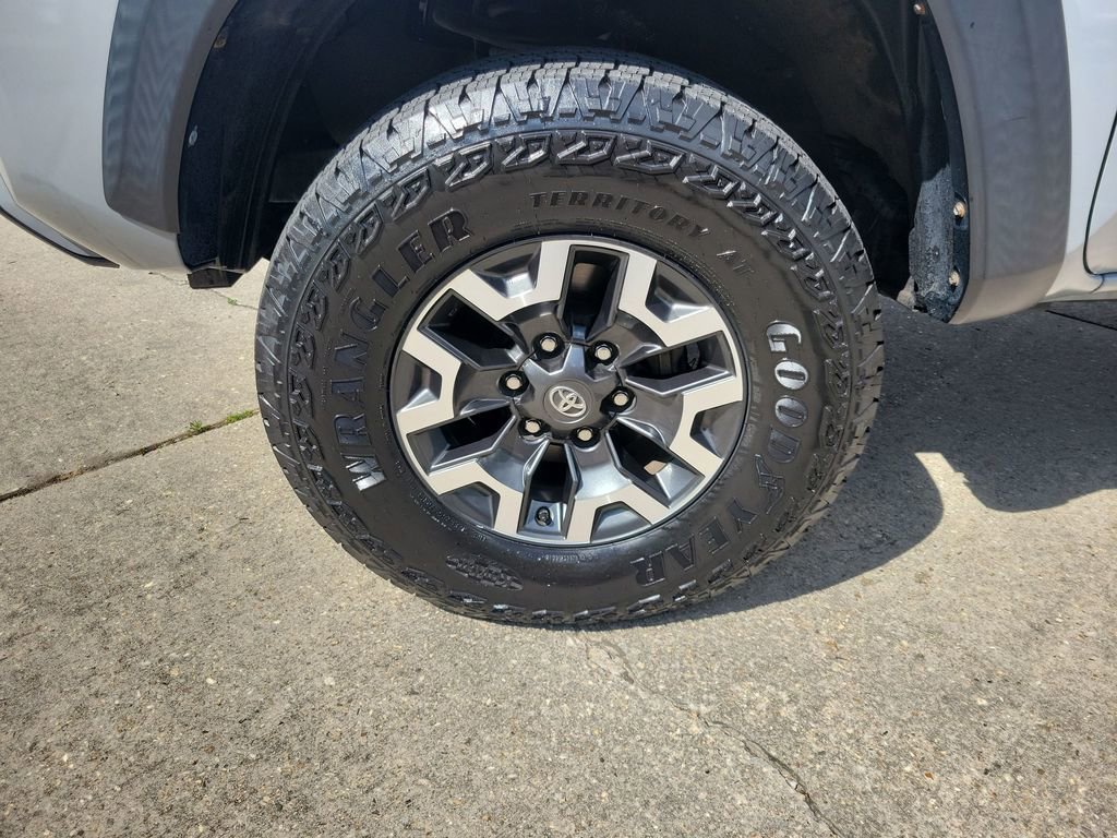 Used 2018 Toyota Tacoma TRD Off-Road w/ Technology Package RWD image 35