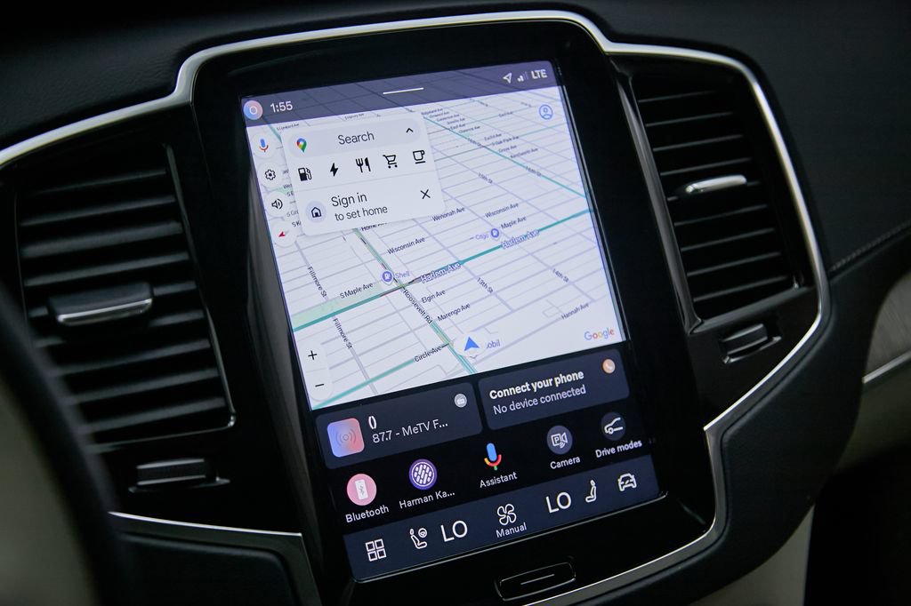 Certified 2024 Volvo XC90 T8 Ultimate w/ Protection Package Premier AWD/4WD image 16
