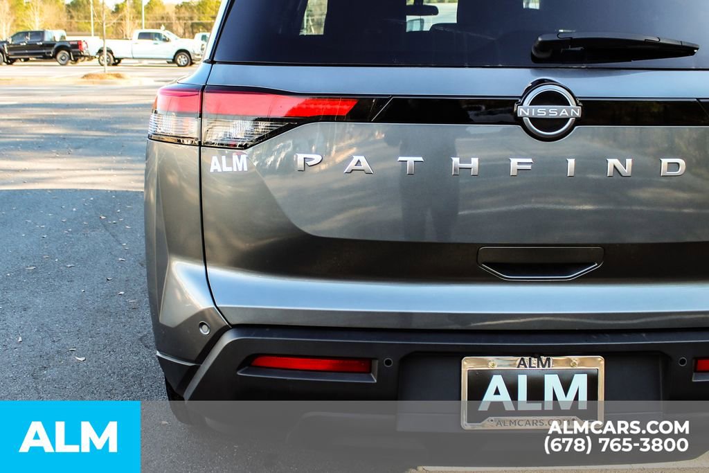Used 2025 Nissan Pathfinder SV image 13