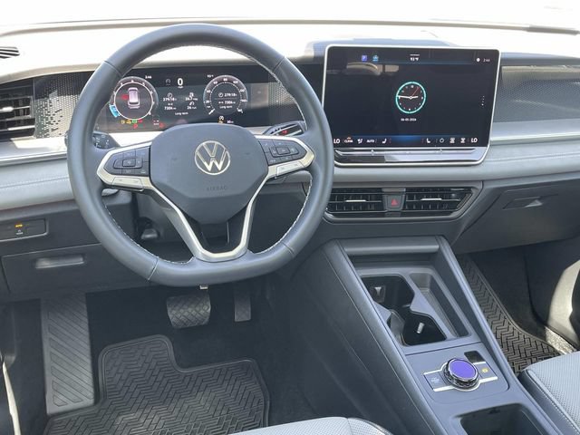 Certified 2026 Volkswagen Tiguan SE w/ Panoramic Sunroof Package FWD image 6