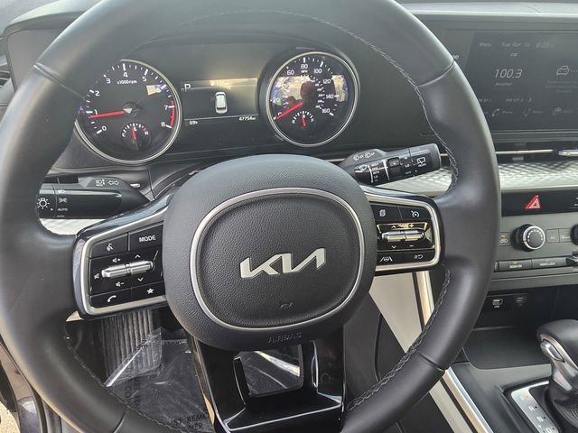 Used 2024 Kia Carnival LX FWD image 33