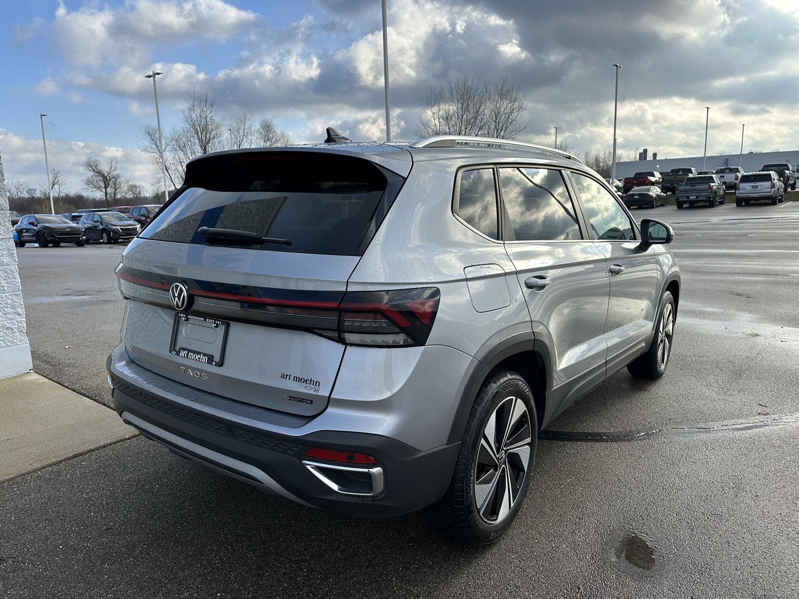 Used 2025 Volkswagen Taos SE AWD/4WD image 7