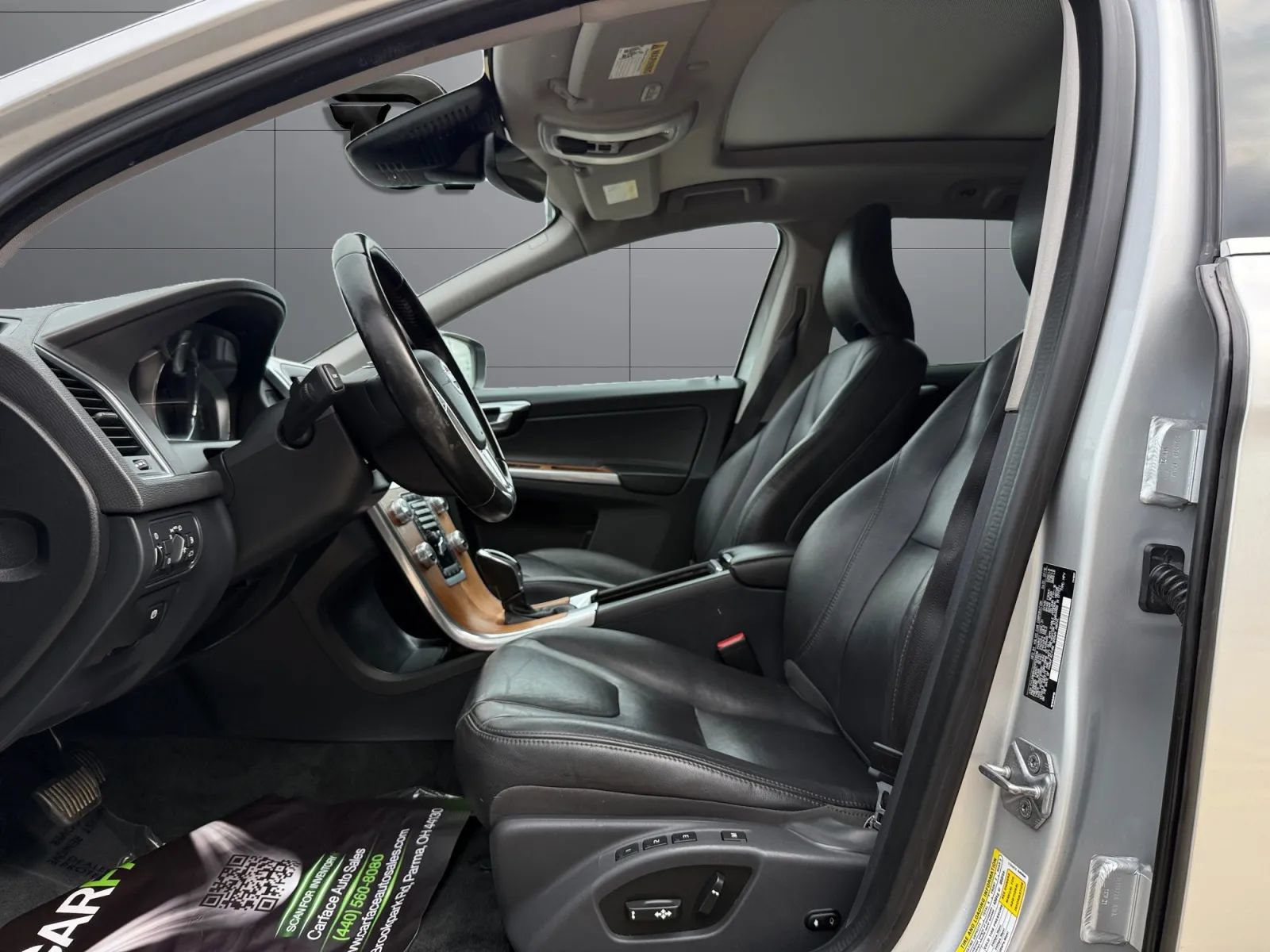Used 2017 Volvo XC60 T6 Inscription w/ Advanced Package AWD/4WD image 16