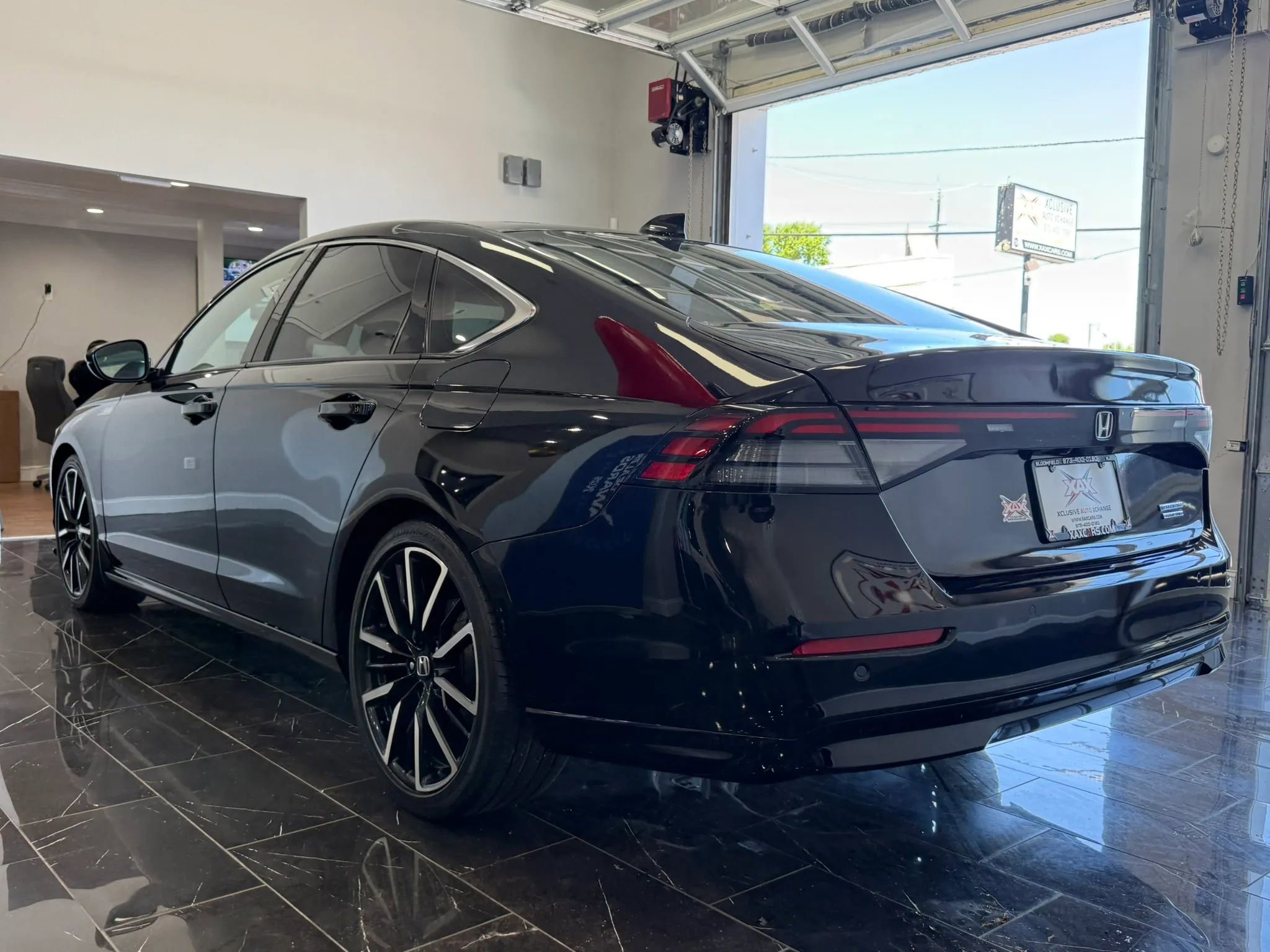 Used 2023 Honda Accord Touring image 4